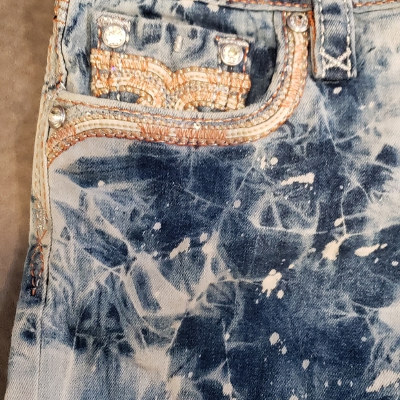 🤘ROCK REVIVAL🎸 KIRA ACID WASH EMBELLISHED EMBROIDERED SHORTS 28 - Picture 5 of 16